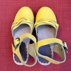 Hanna Andersson Yellow Patent Leather Kids Sandals NEW